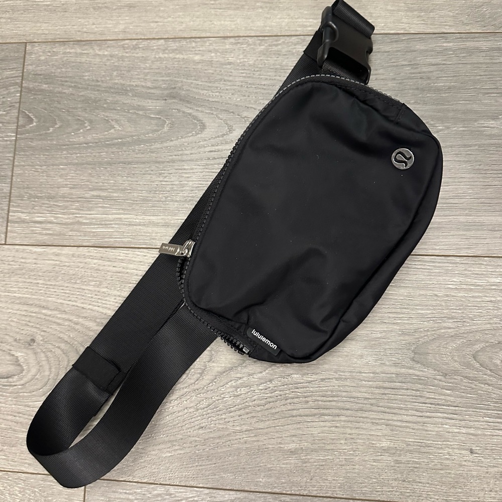LuLuLemon Everywhere Belt Bag Black